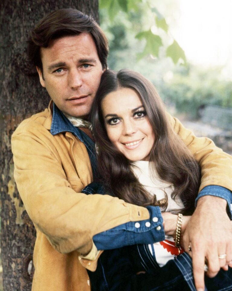 Robert Wagner raised 3 women after the mysterious death of his wife ...