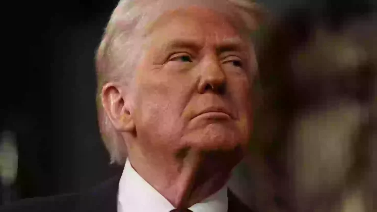Donald Trump war:ns the US government…